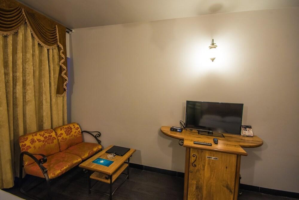 Infiniti Hotel And Spa Indore Eksteriør billede