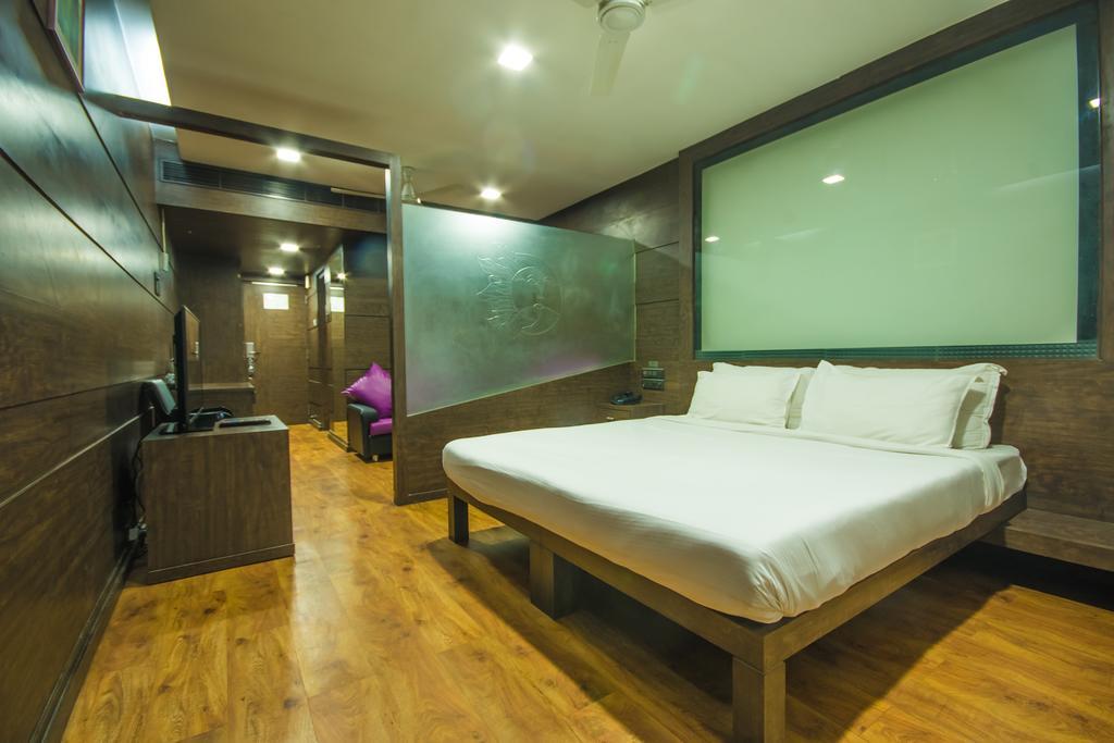 Infiniti Hotel And Spa Indore Eksteriør billede
