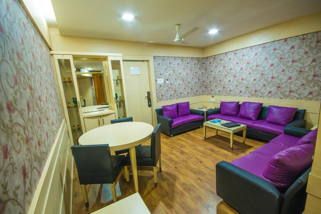 Infiniti Hotel And Spa Indore Eksteriør billede