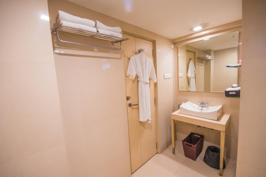 Infiniti Hotel And Spa Indore Eksteriør billede