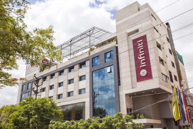 Infiniti Hotel And Spa Indore Eksteriør billede