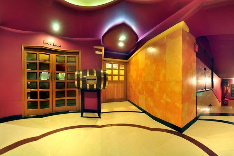 Infiniti Hotel And Spa Indore Eksteriør billede